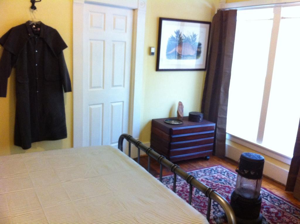 Brooks House Suites Mineola Стая снимка